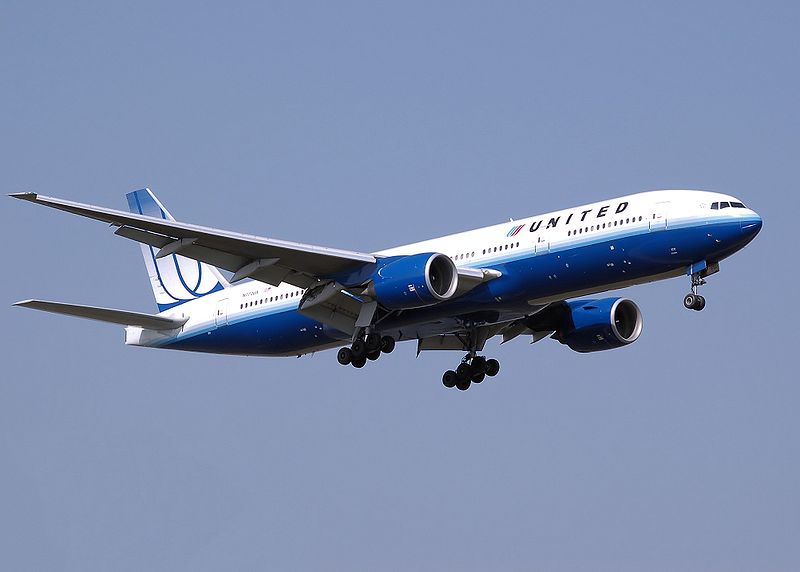 800px-United.b777-200.n772ua.arp.jpg
