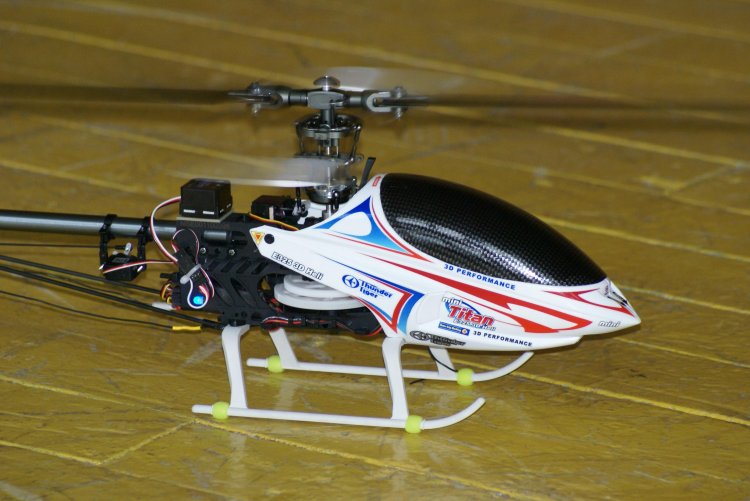 Thunder Tiger ミニタイタン E325 E325 3D Heli 繰上げ 中古